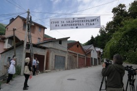 Nordmazedonien: Zeichen des Widerstands im Dorf Zirovnica. Die Menschen vor Ort wollen keinen aufgestauten Fluss.